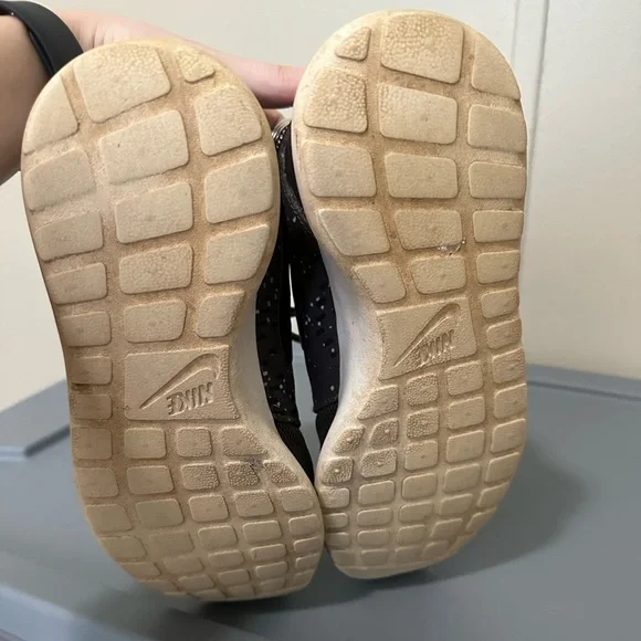 Nike Gray and White Spotted Roshe Tennis Shoes Women’s size 7.5 - Picture 5 of 8
